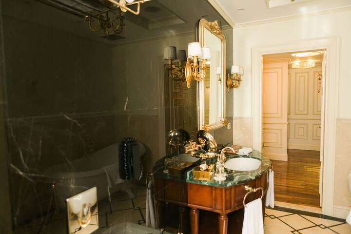 Room 32 of 64