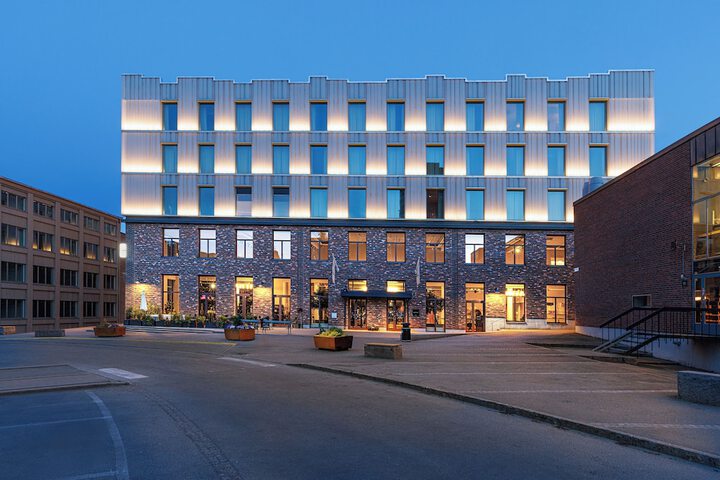 Hotel 96 of 100