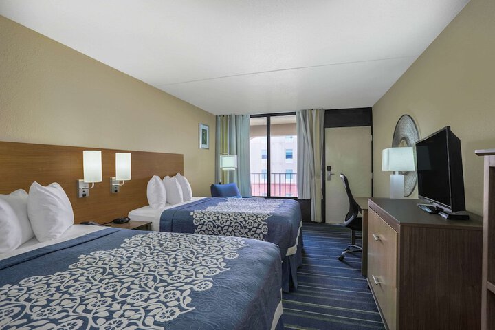 2 Double Beds (5 of 5)