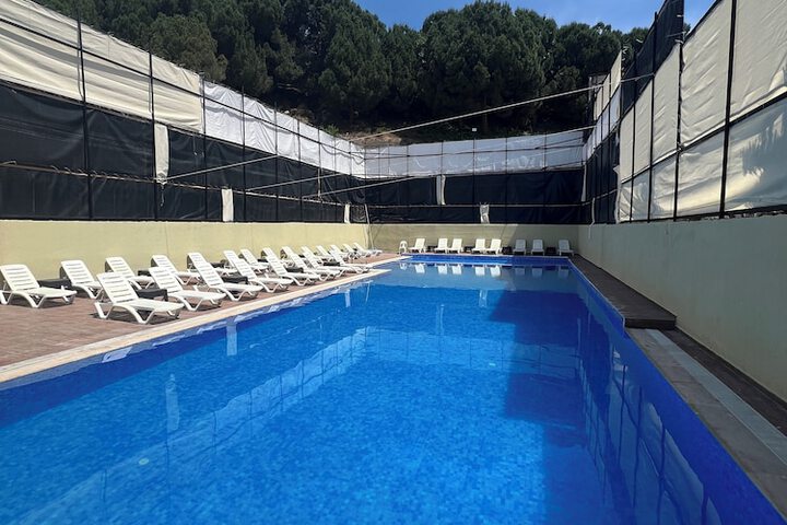 Pool 13 of 34