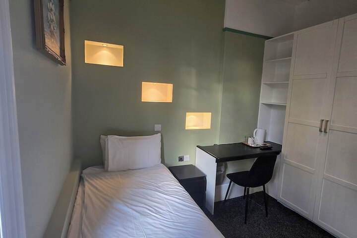 Room 18 of 72