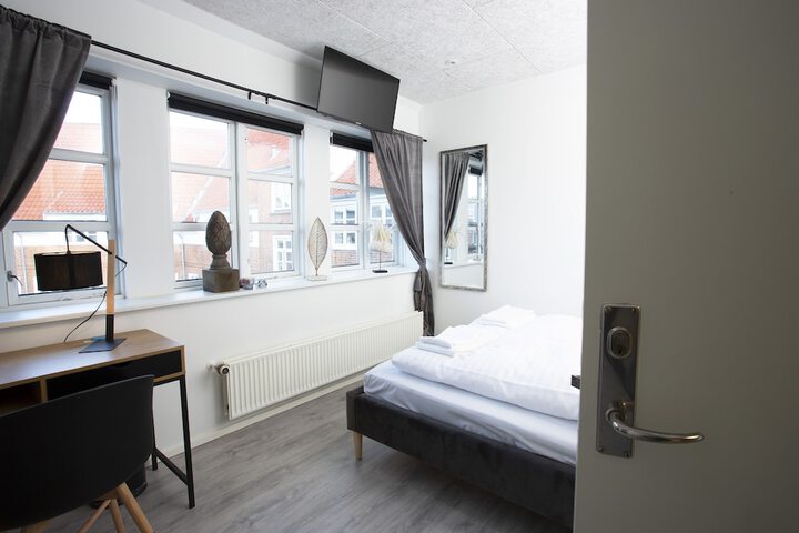 Room 6 of 69