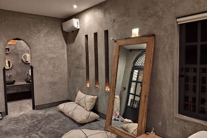 Room 6 of 26