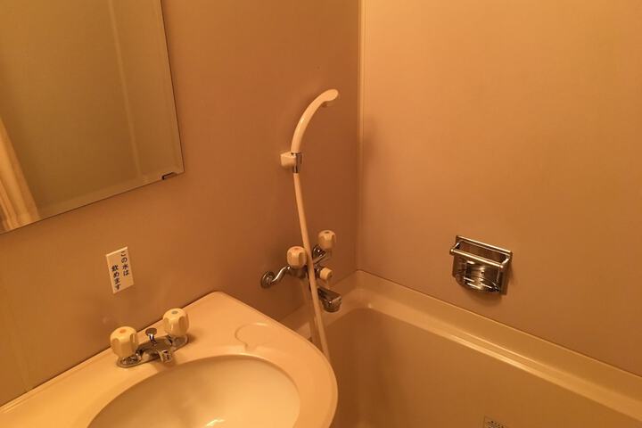 Room 16 of 32