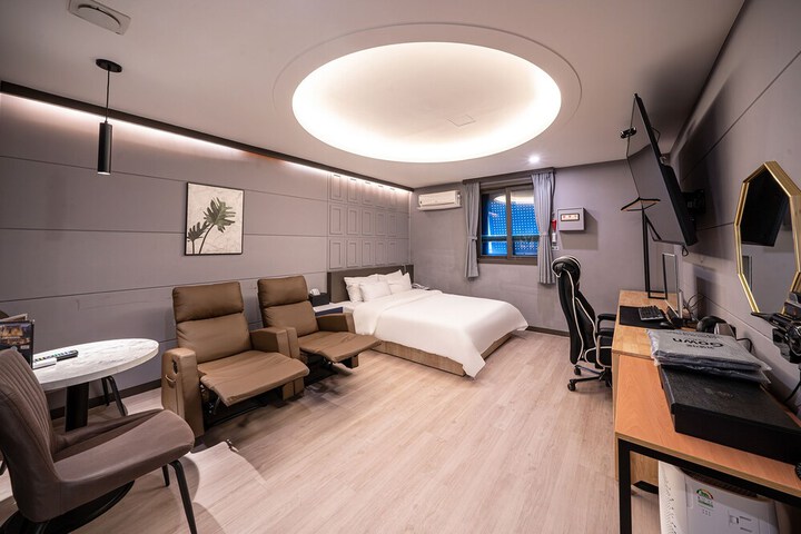 Room 29 of 57