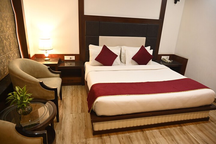 Room 5 of 13