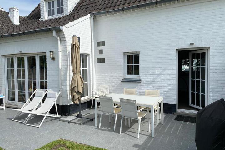 Vakantiehuis in modern begijnhof 7 min van strand