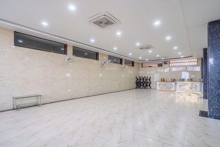 Ballroom/Hall 65 of 73
