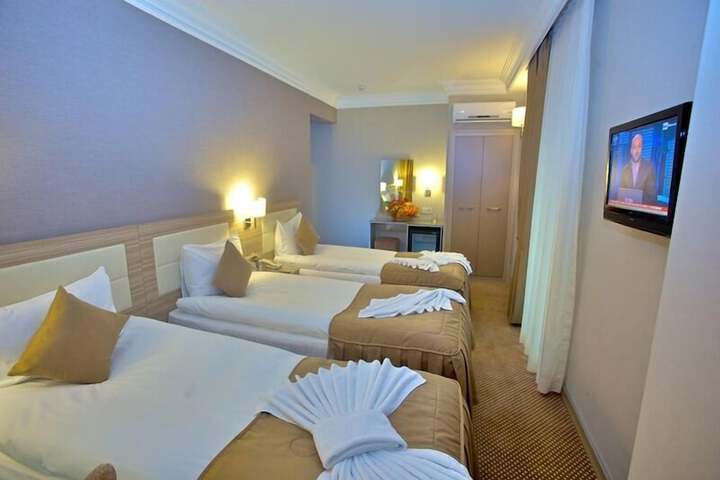 Room 8 of 32