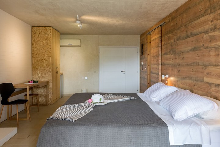 Room 8 of 64