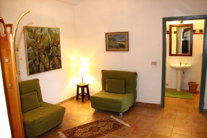 Room 4 of 41