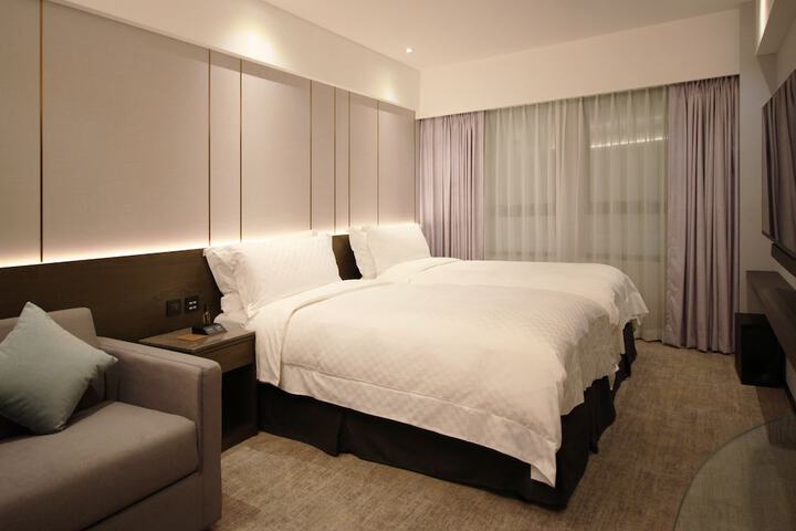 Room 6 of 32
