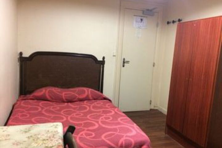 Room 13 of 28
