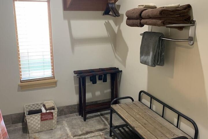 Room 27 of 41