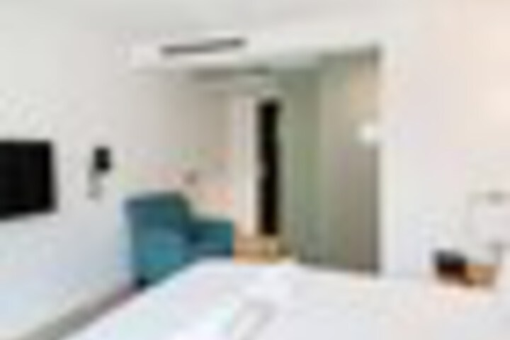 Room 44 of 46