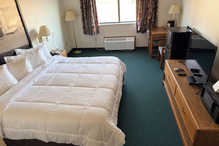 Room 9 of 28