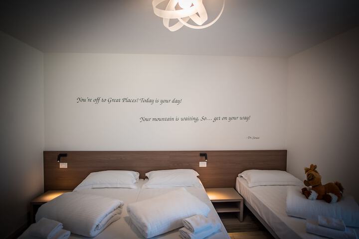 Room 10 of 96