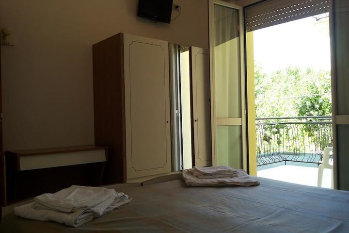 Room 5 of 21