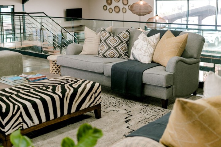 Lounge 64 of 95