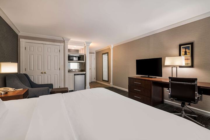 Standard King Bed Accessible (11 of 14)