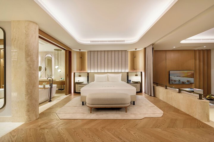 Room 10 of 108