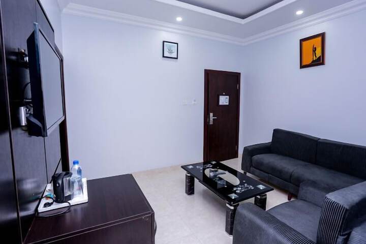 Room 8 of 18