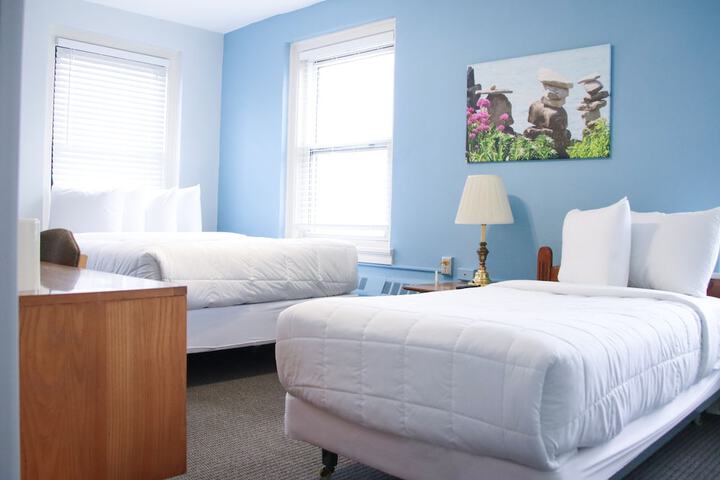 2 Double Beds (4 of 9)