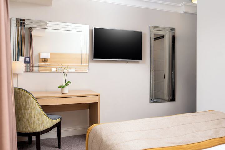 Room 65 of 104