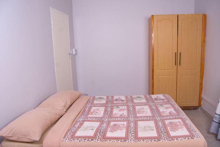 Room 4 of 33