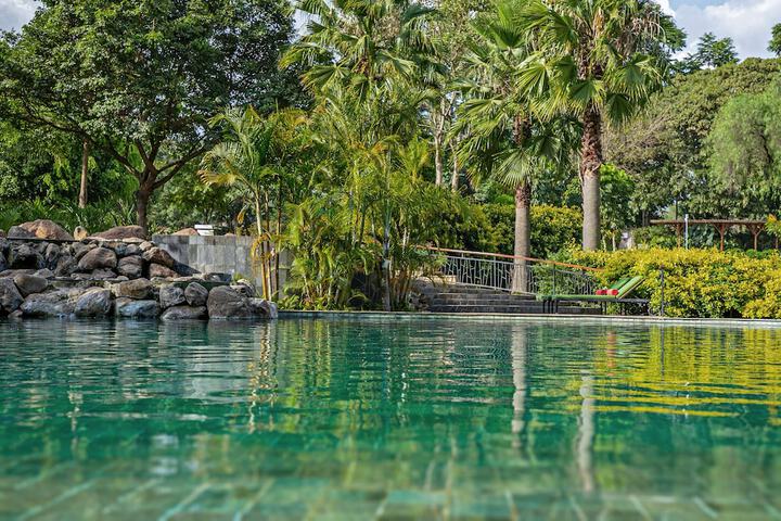 Pool 51 of 91