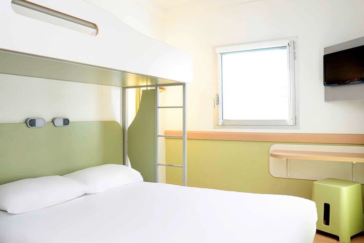 Room 4 of 39