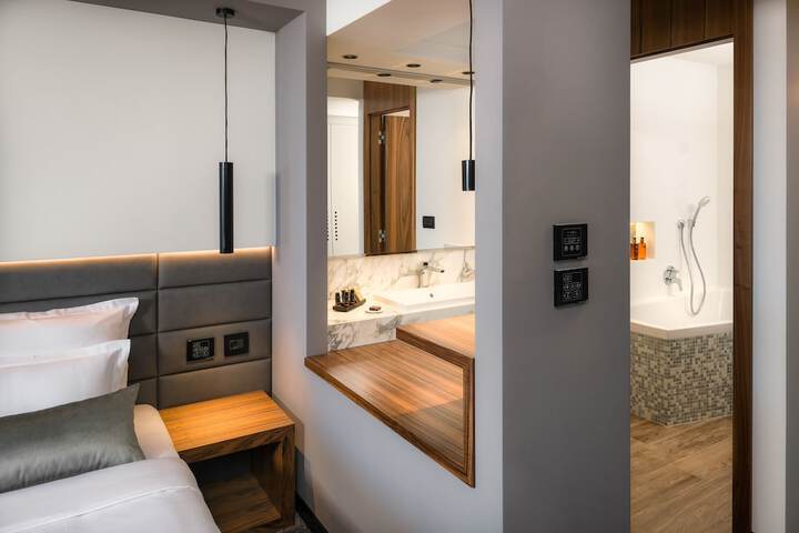 Room 13 of 35