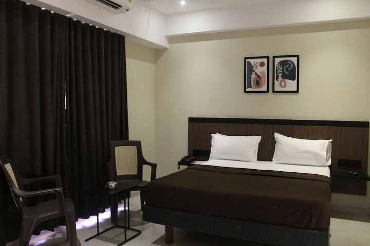 Room 6 of 18
