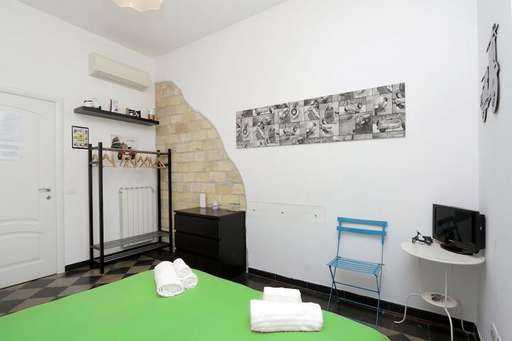 Room 6 of 42