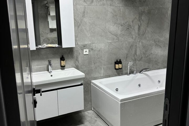 Room 8 of 30
