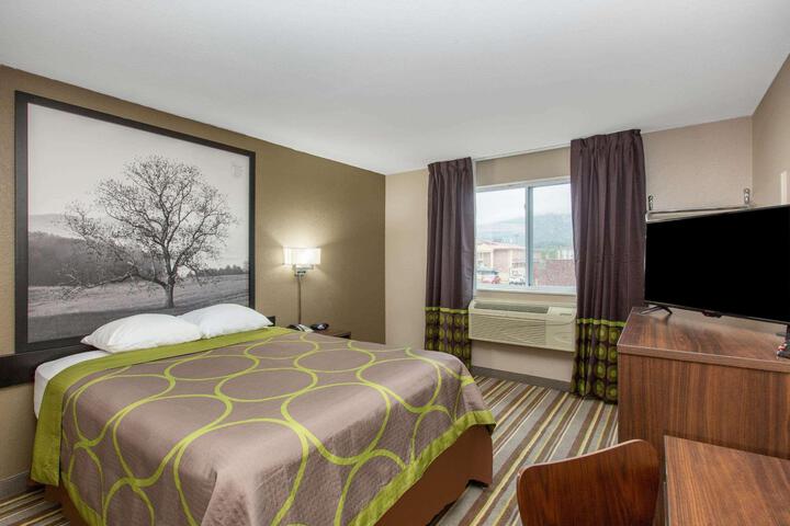 1 King Bed (2 of 6)
