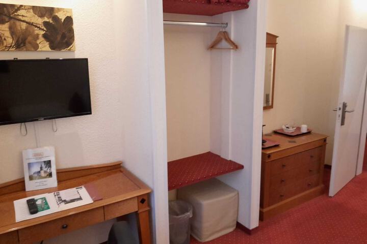 Room 15 of 43
