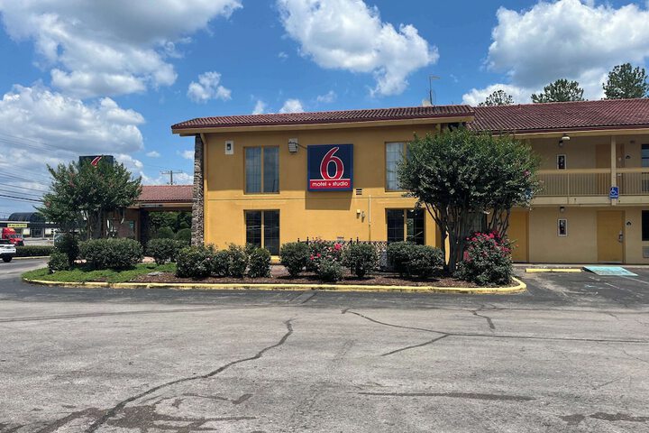 Studio 6 Extended Stay - Huntsville AL University Drive in Huntsville, AL