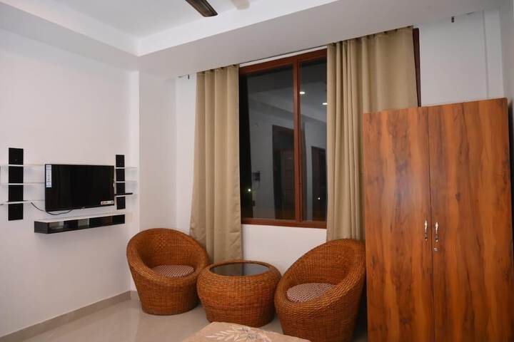 Room 5 of 6