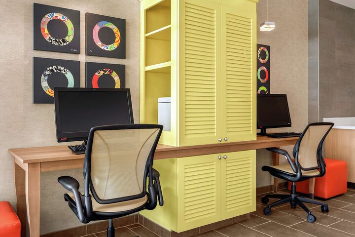 Business Center 37 of 40