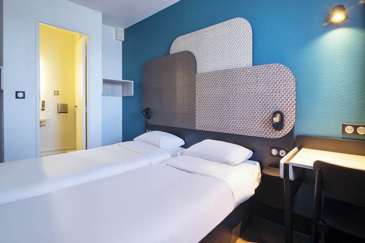 Room 14 of 40