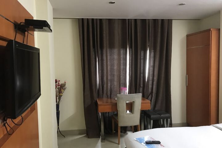 Room 11 of 25