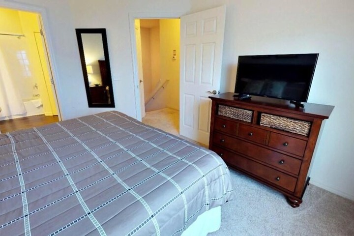 Room 8 of 34