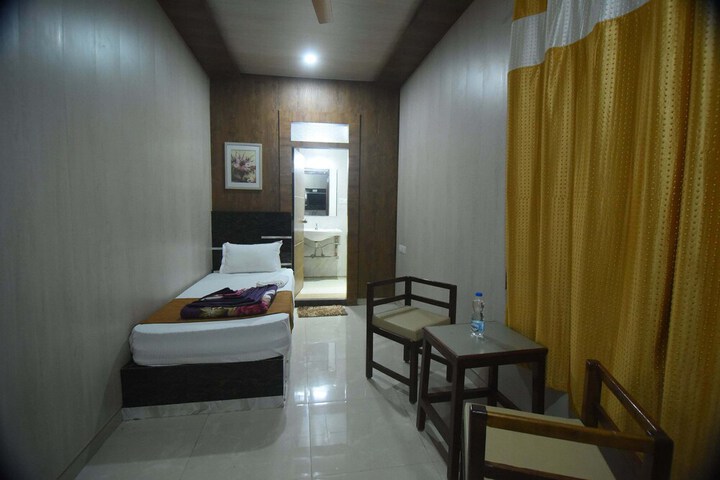 Room 10 of 16