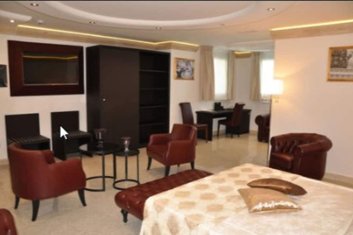 Room 18 of 73