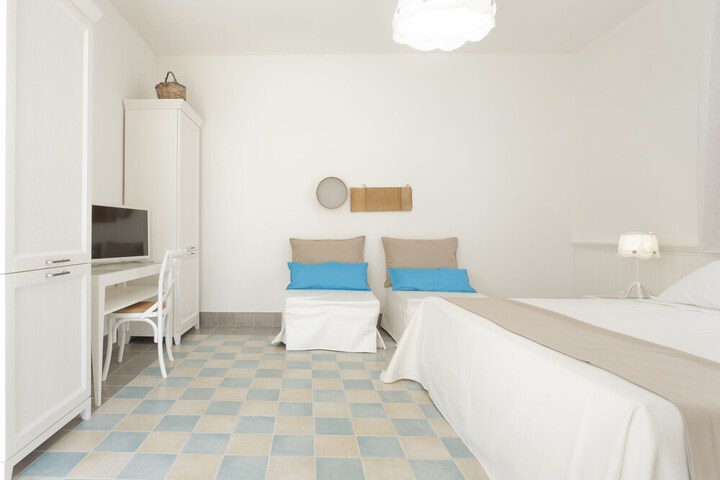 Room 6 of 105