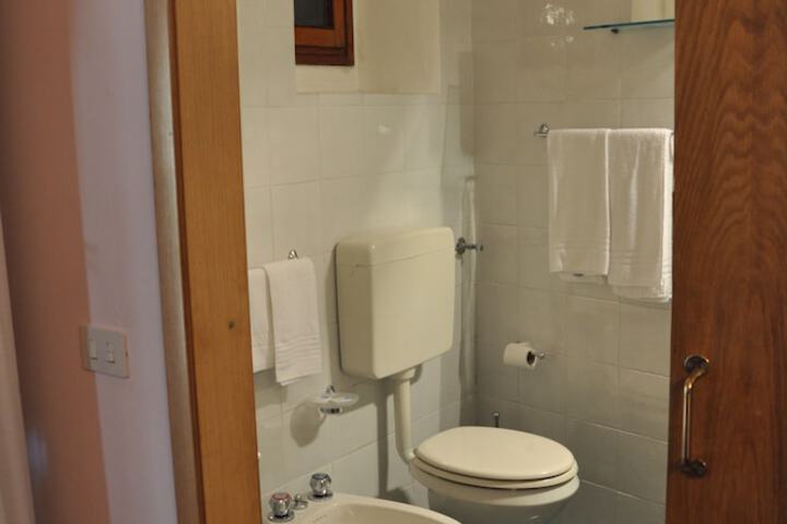 Room 16 of 35