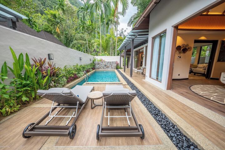 Pool Hotel