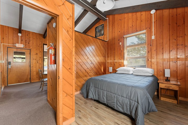 Room 4 of 68