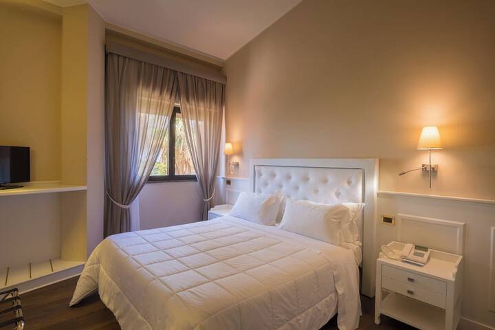 Room 15 of 33